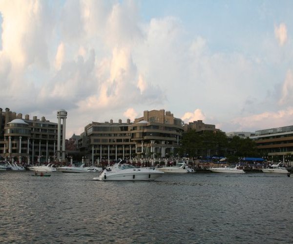 https://www.etiquettecruises.com/wp-content/uploads/2019/09/club-4.jpg